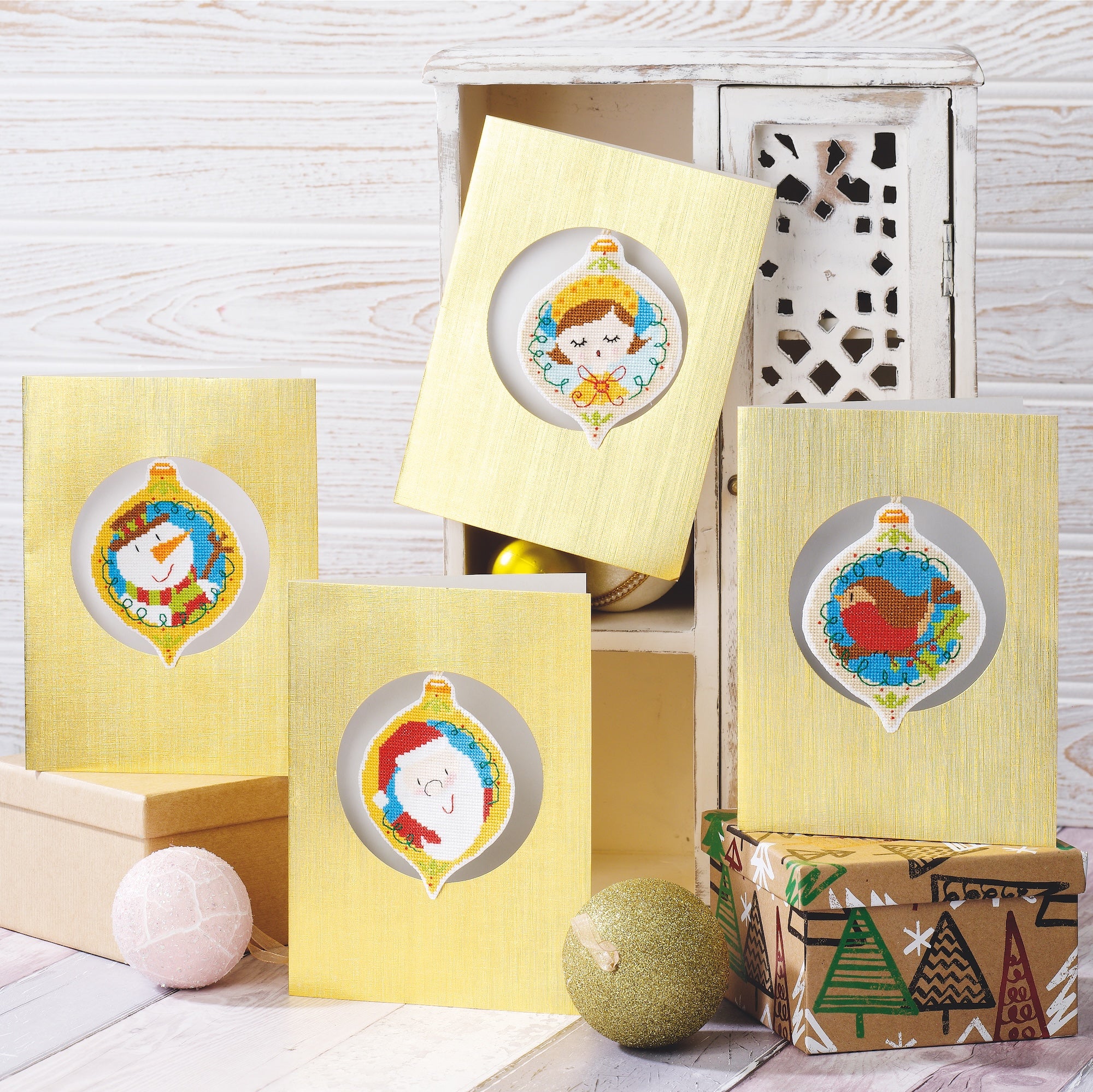 BaubleCardsSquare – The World of Cross Stitching magazine